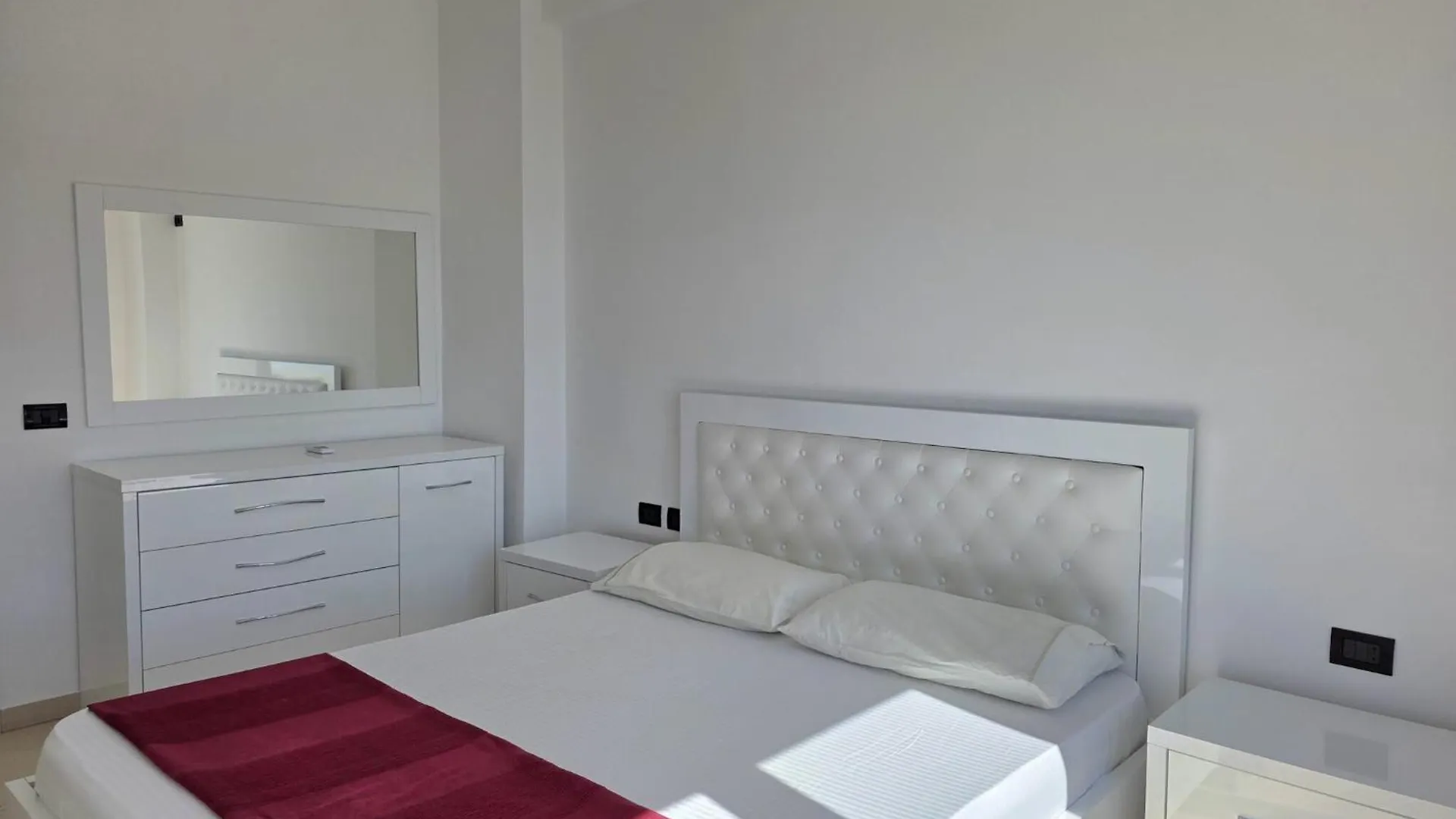 Appartement Beachfront Bliss In Durr S Walk To Sand Durrës